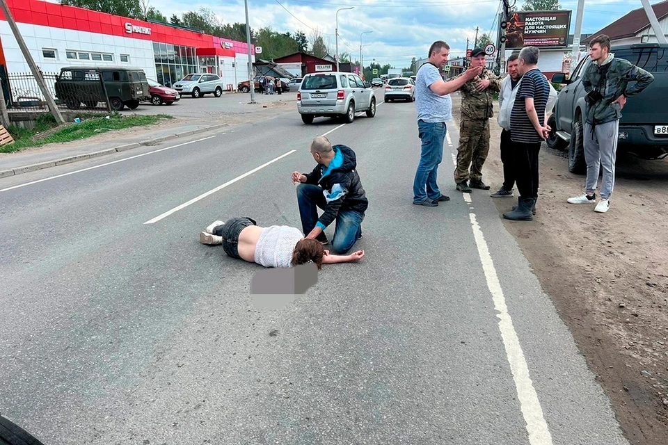 Таксист сбил девушку на тротуаре в Ленобласти из-за плохого самочувствия. Фото: vk.com/spb_today