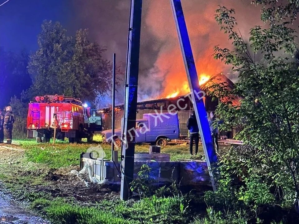 В тульском поселке Скуратово сгорел частный дом