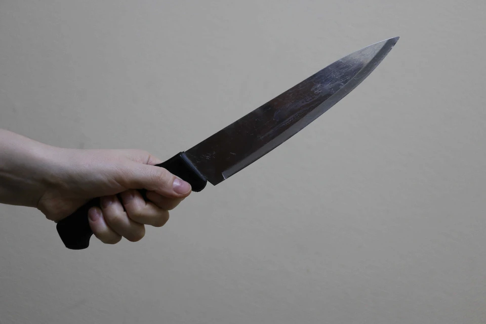 В Ефремовском районе 40-летний мужчина 14 раз ударил знакомого ножом