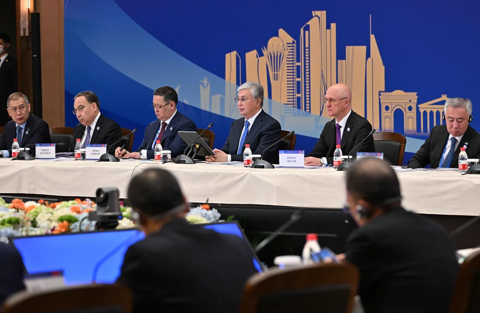 Открывая выступление, президент поприветствовал собравшихся и отметил, что, несмотря на непростую экономическую ситуацию в мире, торгово-экономические отношения Казахстана и Китая продолжают динамично развиваться.