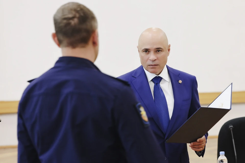Губернатор области Игорь Артамонов наградил летчиков в честь 70-летия Липецкого авиацентра
