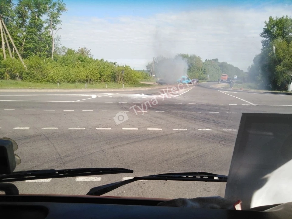 В Тульской области на трассе М-2 «Крым» загорелся автомобиль Audi