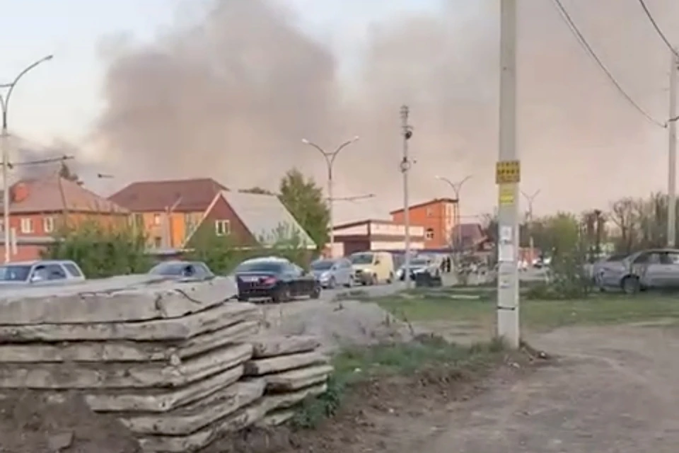 Несколько частных домов загорелись в Ленинском районе. Фото: Предоставлено очевидцем.