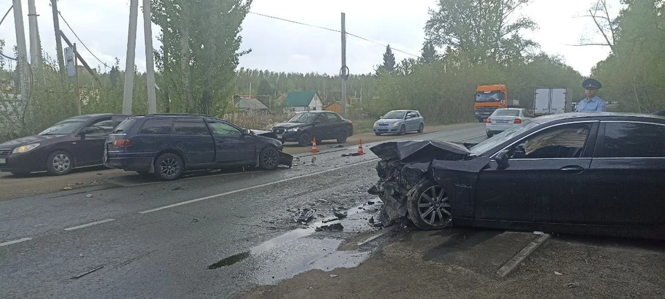 В Новосибирске пассажир «Тойоты» погиб в жестком столкновении с «БМВ». Фото: ГИБДД по Новосибирску.