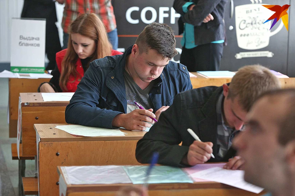Некоторые выпускники в Беларуси смогут сдавать вместо ЦЭ выпускной экзамен, как раньше.