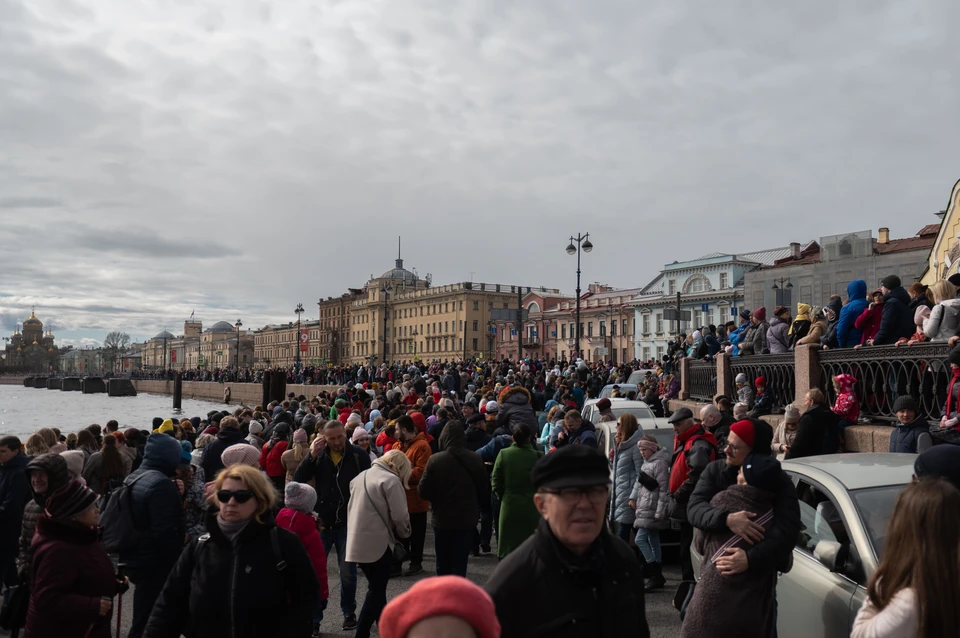 40% туристов хотят вернуться в Петербург после первой поездки.