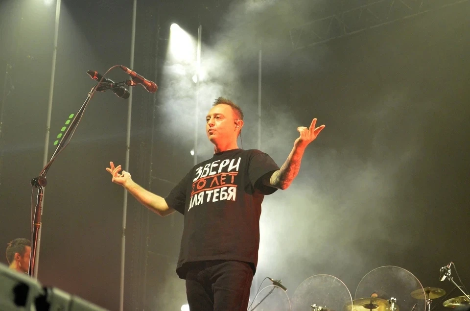 Фронтмен группы "Звери" оскандалился перед концертом в Самаре.