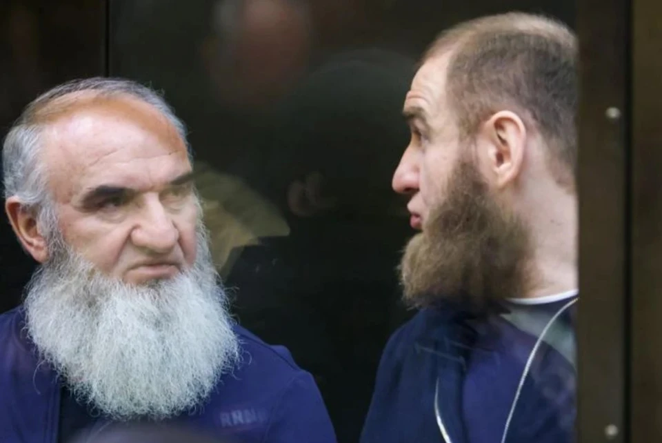 Рауль и Рауф Арашуковы в зале суда. Фото: Антон Новодережкин/ТАСС