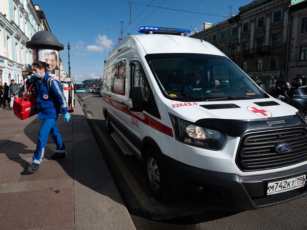 Два человека пострадали в массовом ДТП на улице Руставели в Петербурге -  KP.RU