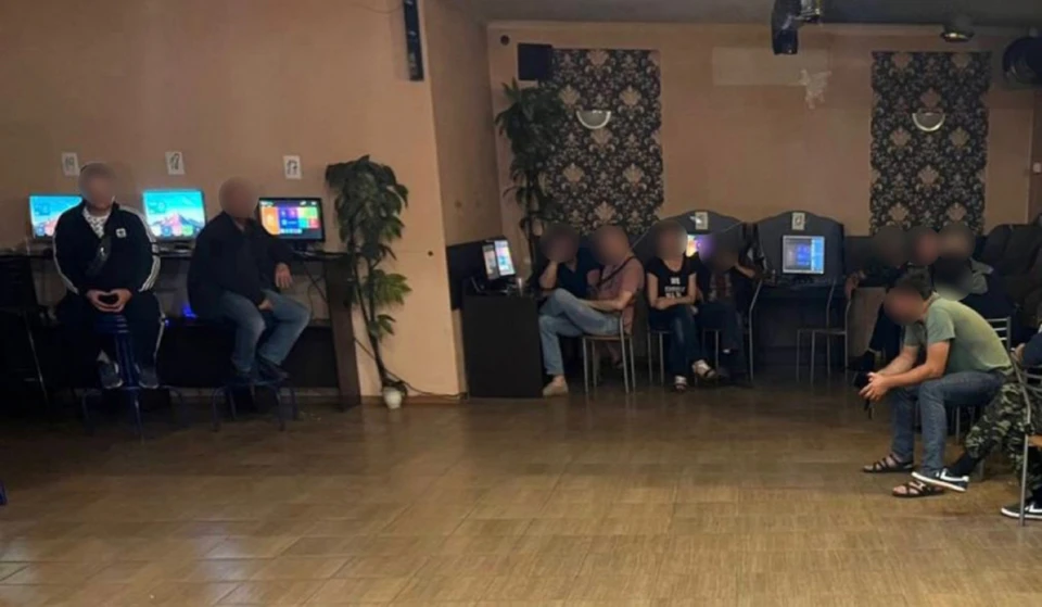 В одном из клубов полицейские застали посетителей Фото: пресс-служба УМВД по Краснодару
