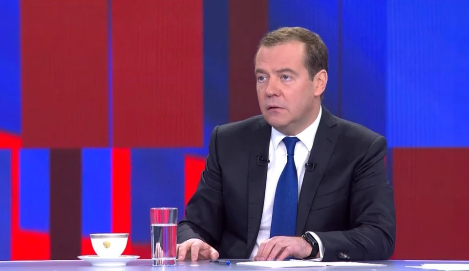 Медведев заявил о выходе российского ОПК на большие объемы производства вооружений