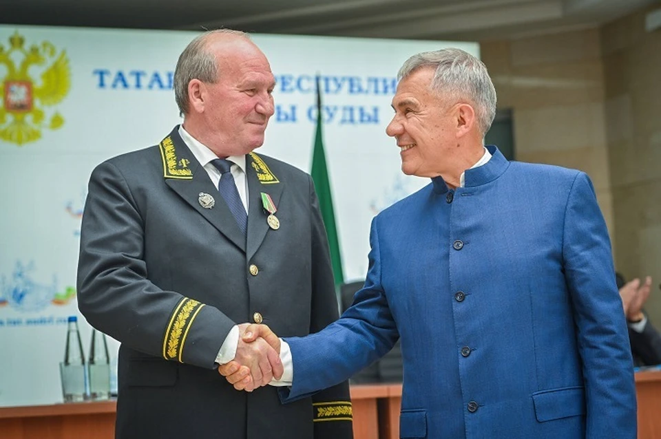 Гилазов (слева) занимал свой пост на проятжении последних 12 лет. Фото: rais.tatarstan.ru