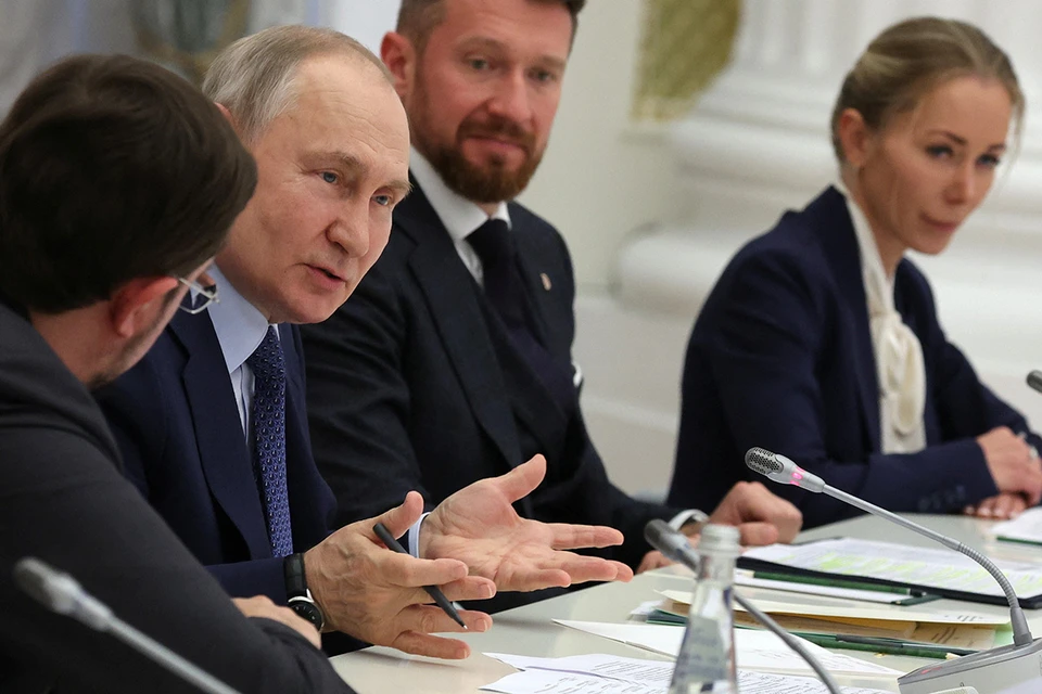 Во время встречи с бизнес-сообществом Деловая Россия Владимир Путин рассказал, как вернулось авиасообщение с Грузией.