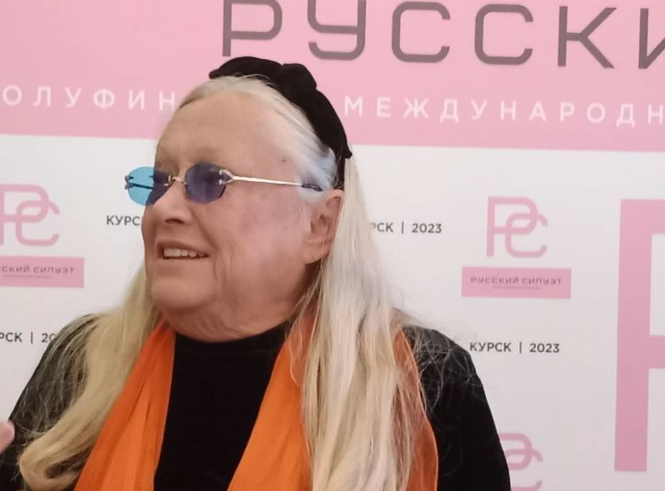 Вот уже более четверти века Михалкова курирует конкурс молодых дизайнеров "Русский силуэт"