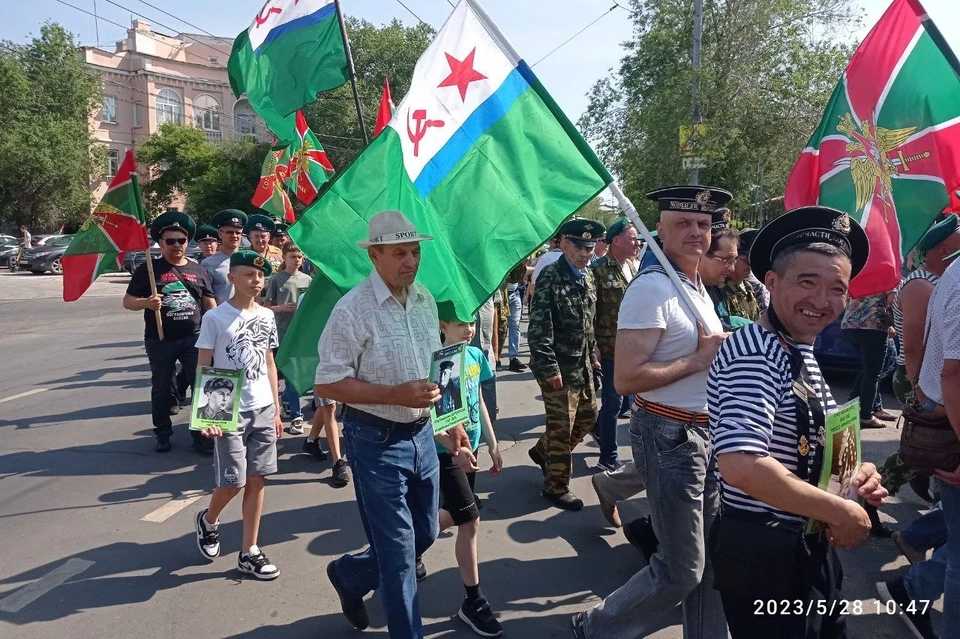 Утром военнослужащие построились на площади «Атриум». Фото: «Пограничник Оренбуржья»