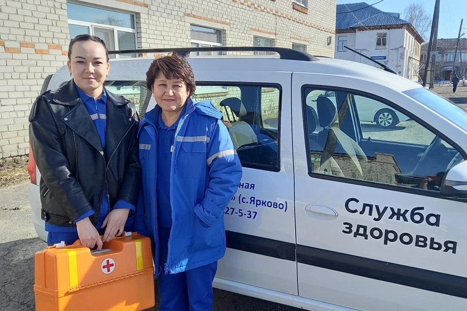 В ярковскую больницу привезли новые «медицинские» автомобили