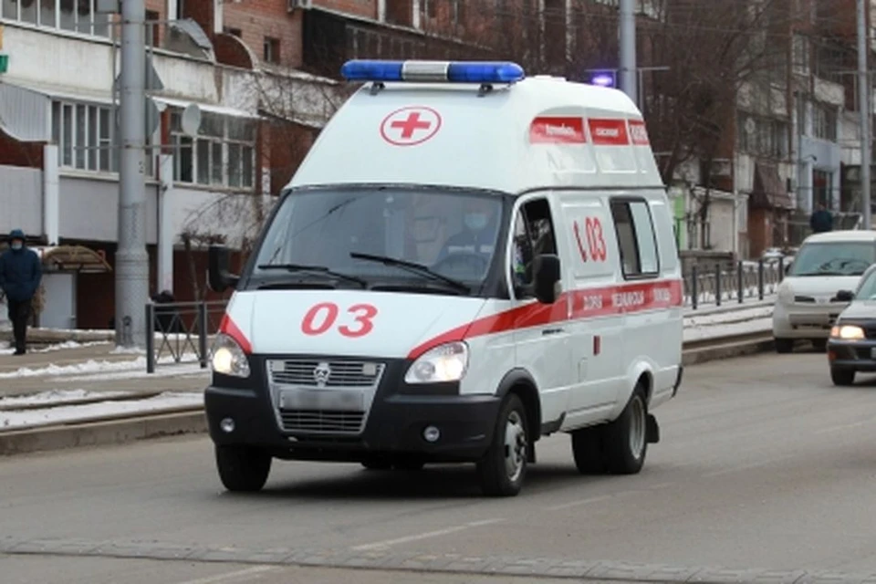 Парня увезли в больницу.