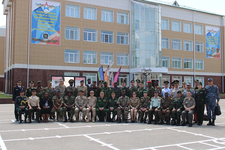 Военные атташе 27 дружественных государств посетили военную академию РХБЗ в Костроме