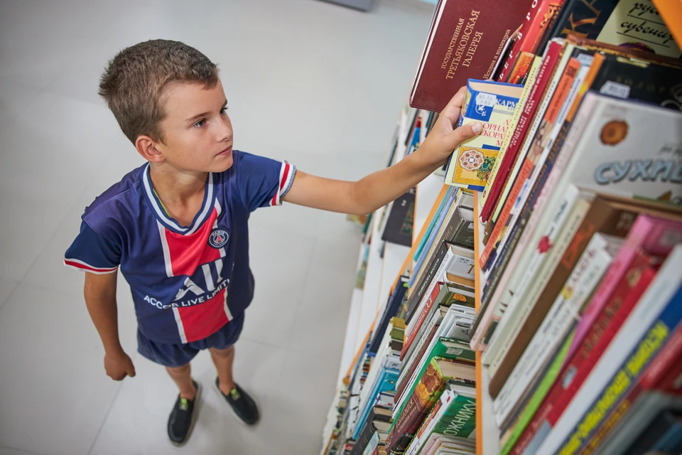 Произведения литературы передадут детям Краснодона в рамках акции «Книги — Донбассу». Фото: архив "КП"