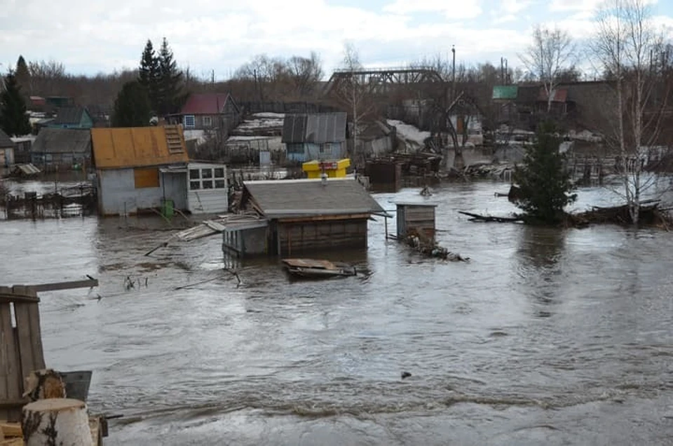 Начиная с 4 июня, уровень воды в реке Миус превышает опасную отметку.