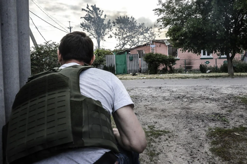 Журналисты попали под обстрел ВСУ в Новой Таволжанке. Фото: Никита ЦИЦАГИ/ТАСС