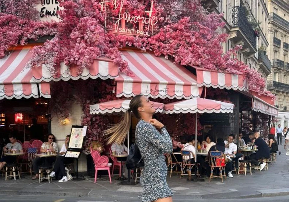Арина наслаждалась атмосферой Парижа. Фото: соцсети