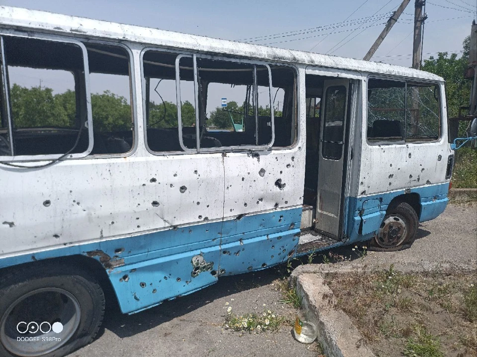 Украинские боевики обстреляли автобус, в который садились люди ФОТО: Владимир Сальдо