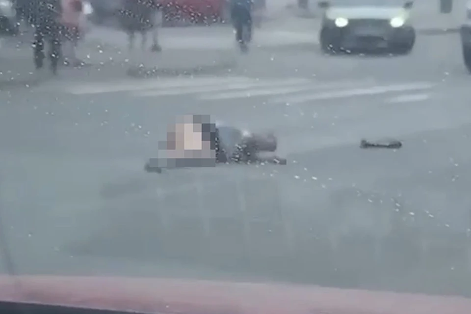 Сибирячка попала под колеса авто на пересечении Гоголя и Каменской. Фото: стоп-кадр из видео «АСТ-54»
