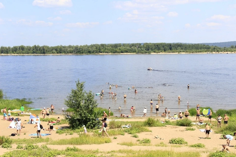 Не рекомендуется устраивать в воде опасные игры, далеко отплывать от берега на надувных средствах.