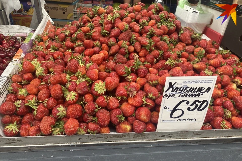 Вот какие цены на клубнику и черешню на Комаровке перед выходными 10 11 июня. Фото: архив «КП»