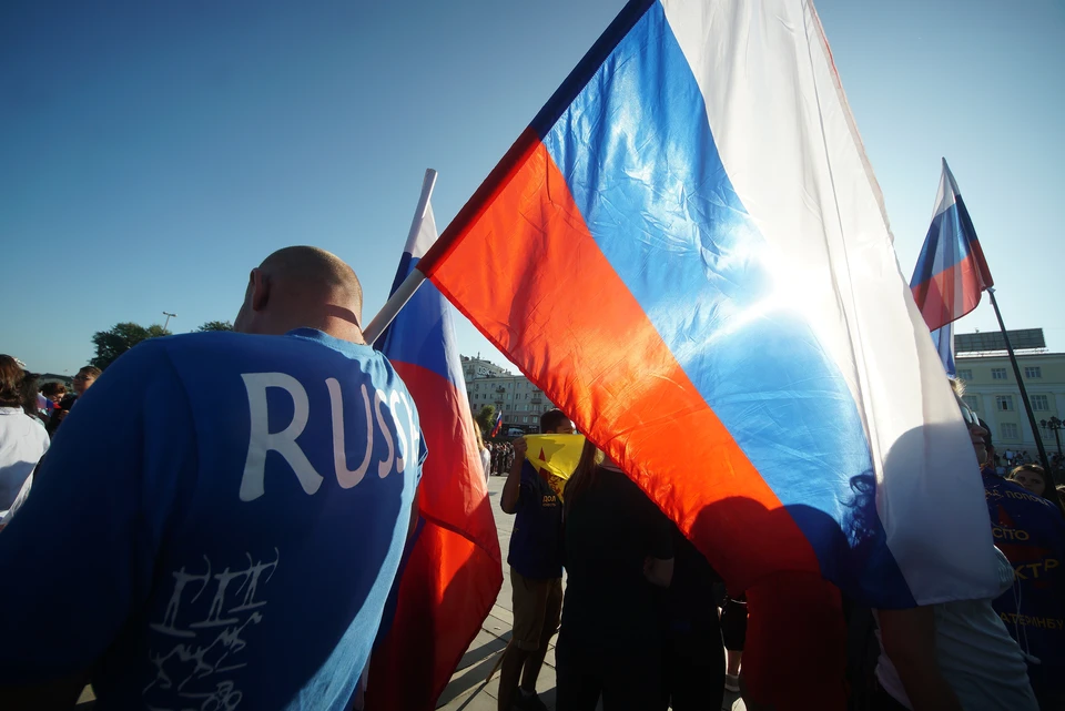 С 14 до 15 часов в парке им. Октября пройдет акция «Российский триколор».