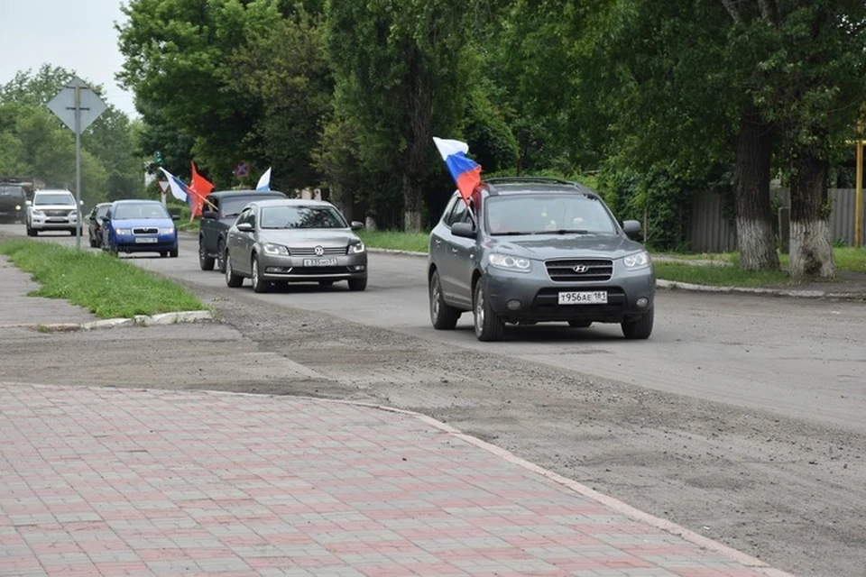 Колонна проехала мимо Центрального рынка, остановки «Донбасс», района Интерната. ФОТО: t.me/AdmSvkLNR