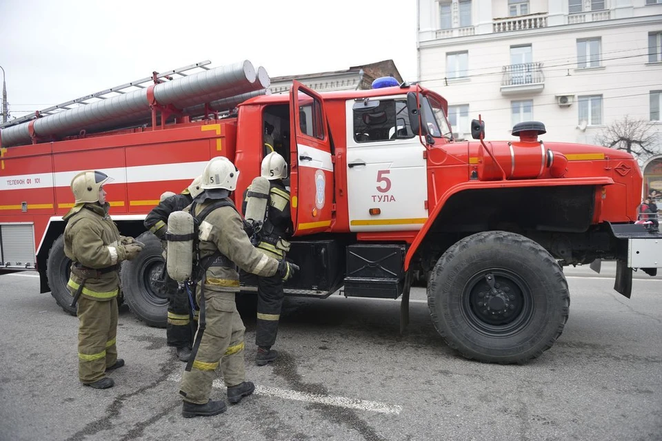 Возле городского парка в Болохово загорелась несанкционированная свалка