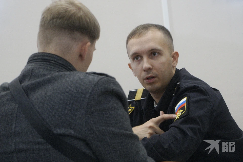 Количество иностранцев, желающих служить по контракту, выросло в четыре раза.