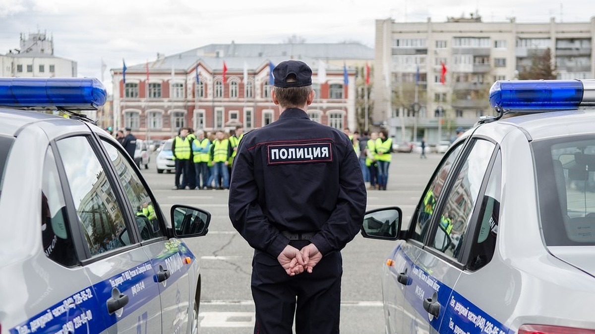 Хулиганы с гранатой из Амурской области записали для полицейских новое  видео - KP.RU