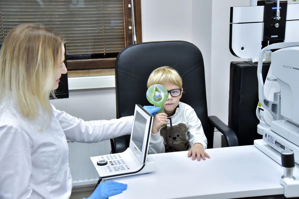 Для детей в клинике есть специальное оборудование, которое делает процедуру обследования максимально комфортной.