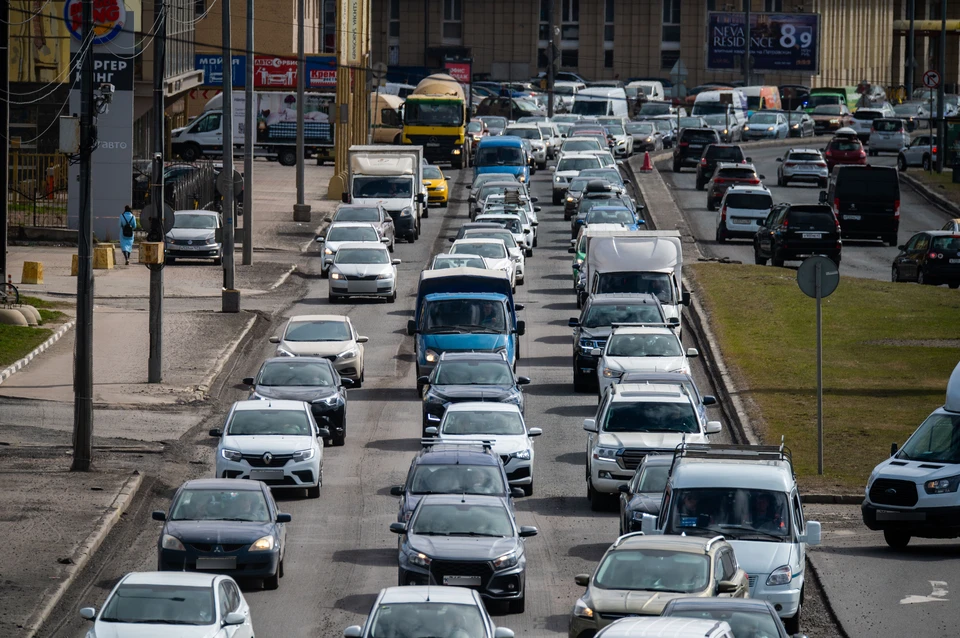 На Московском шоссе повторяется прошлогодний снежный коллапс