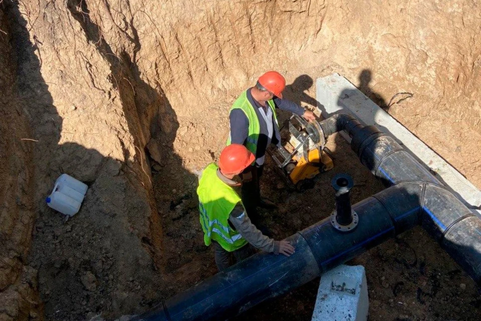 Специалисты из Пензенской области ремонтируют водопровод в Запорожской области. ФОТО: администрация Запорожской области