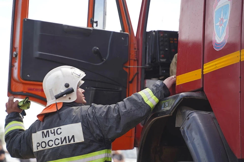 В Москве потушили пожар в бытовках на Митинской улице