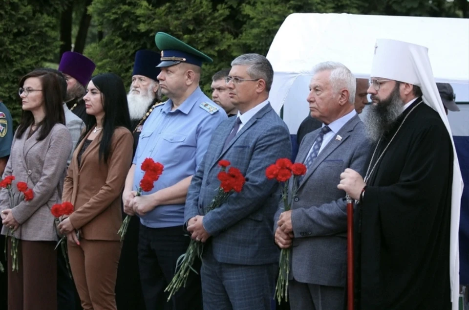 Традиционная акция «Свеча Памяти» состоялась в центре города. Фото: пресс-служба администрации города.