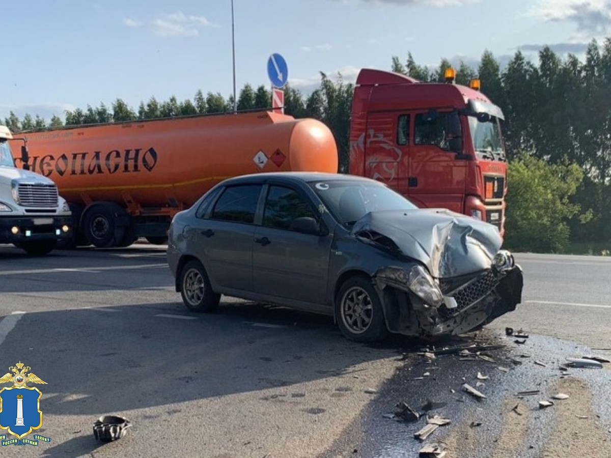 В Засвияжском районе Ульяновска в ДТП с «КамАЗом» пострадал водитель  «Калины» - KP.RU