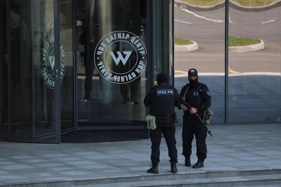 Власти Петербурга сообщили, что законные действия правоохранительных органов, в том числе в здании «Вагнер-центра», не оказывают влияния на жизнь города