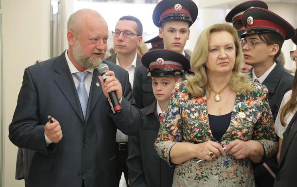 Глава региона подчеркнул, что выставка имеет просветительское начало. Фото: Сергей Куликов / Тюменская область сегодня.