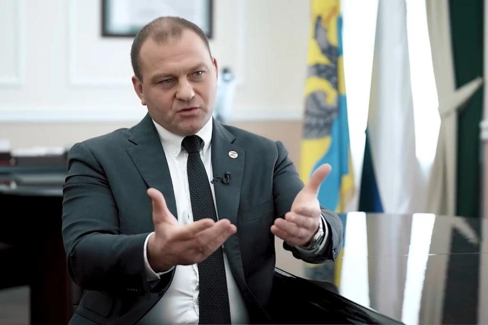 Глава города перед отпуском отметил свой 49 день рождения. Фото: стоп-кадр с видео