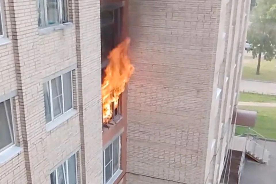 Три человека пострадали в пожаре на Авангардной улице в Петербурге. Фото: Предоставлено КП-Петербург