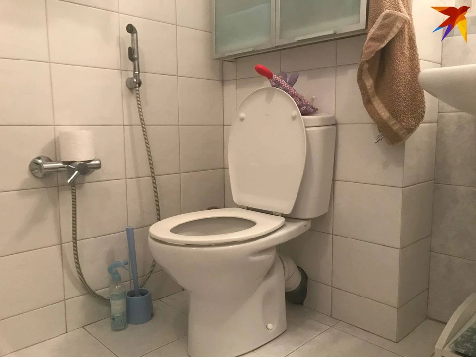 Врача-извращенца уволили за слежку за пациентами в туалете — — Криминал на РЕН ТВ
