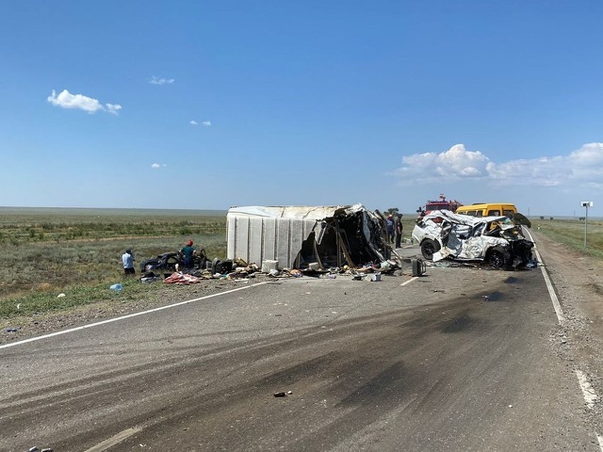 В Калмыкии в тройном ДТП погибли три человека, в том числе ребенок - KP.RU