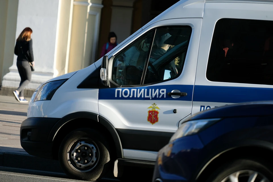 Петербургский подросток выпрыгнул из окна первого этажа, чтобы спастись от дяди-педофила.