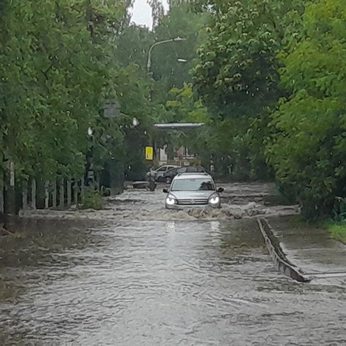 Будет сегодня в нижнем дождь. Наводнение в Нижнем Новгороде. Потоп. Ливень. Ливень в Нижнем Новгороде.