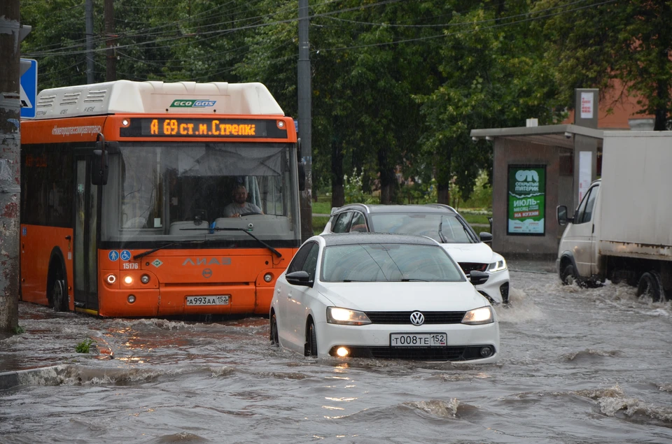 Дороги превратились в водные артерии.